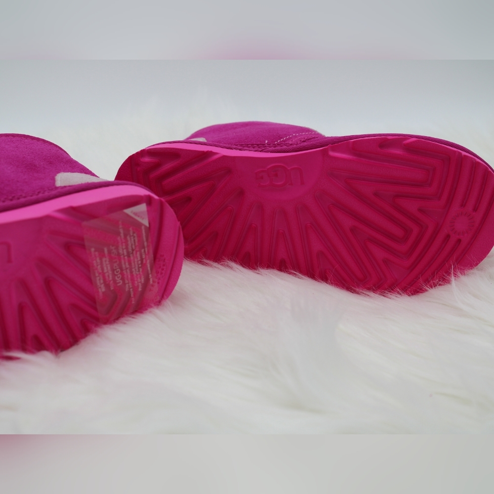 Youth Girls (1) Pink UGG K Neumel Graphic Outline Boots - Picture 5 of 8